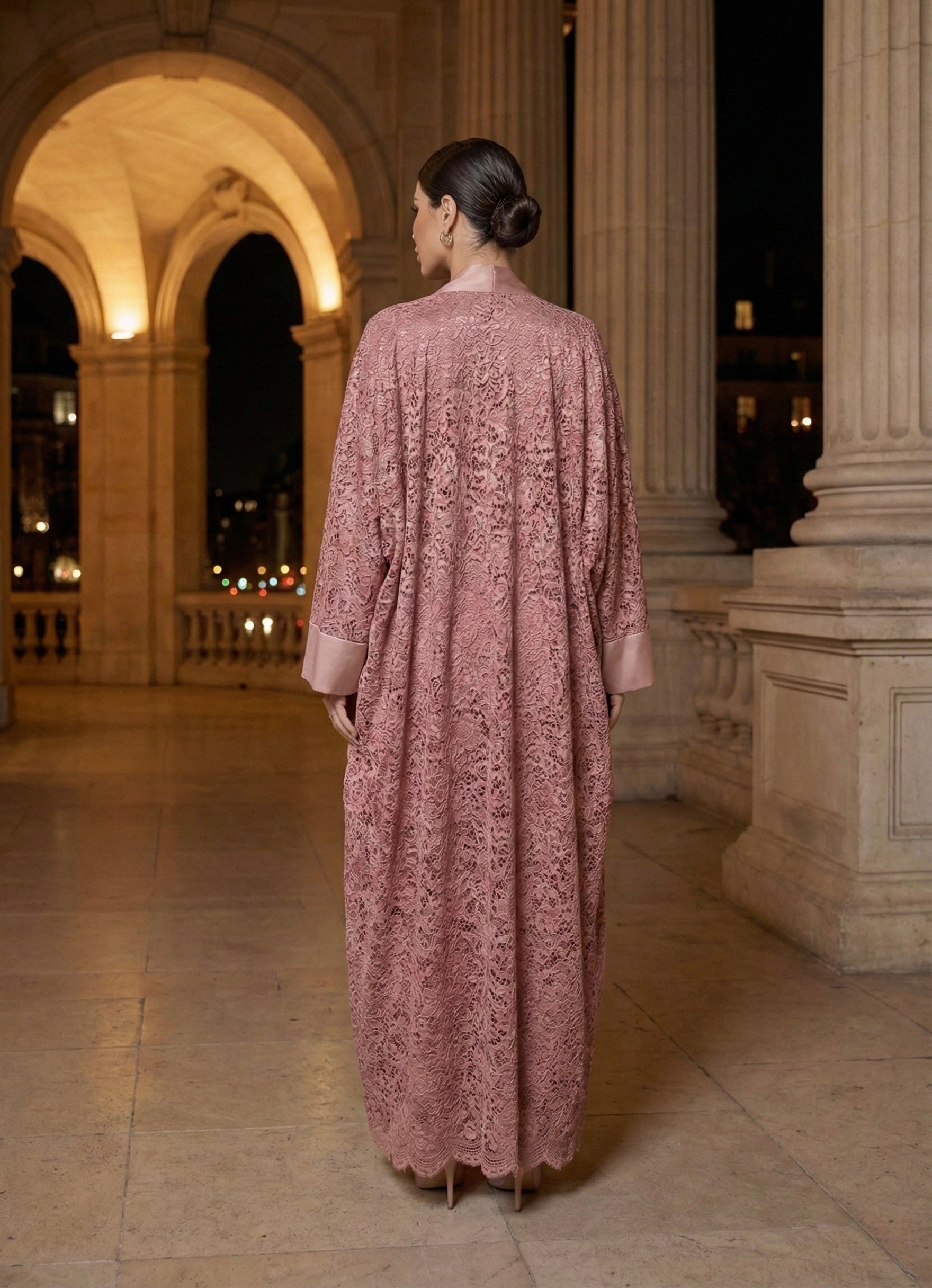La dusty rose Dantelle Abaya